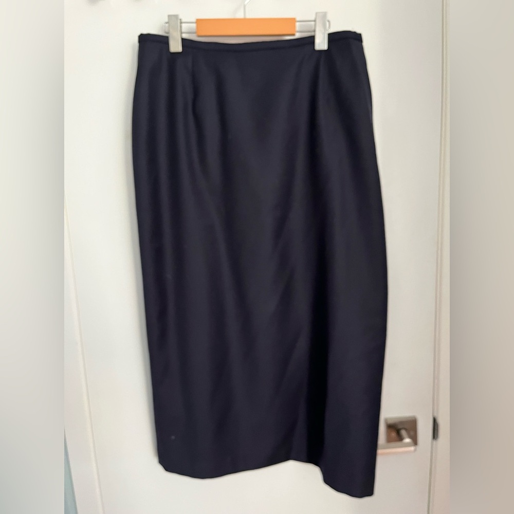 Elegant Navy Blue 100% wool Braemar Women's Pencil Skirt. Waist 34”